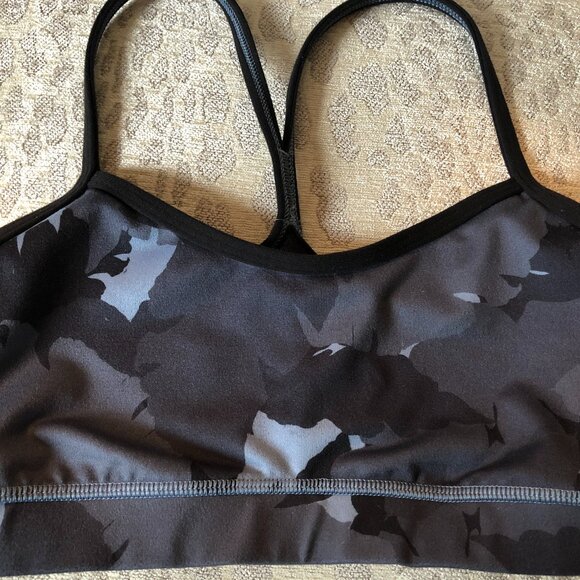 LULULEMON Black Gray Camo Flow Y Mesh Panel Razor Back Sports Bra Size 6 - Picture 11 of 16